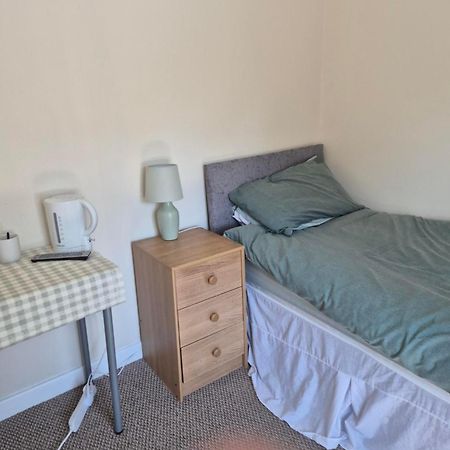 Accomadation Wrexham Dış mekan fotoğraf