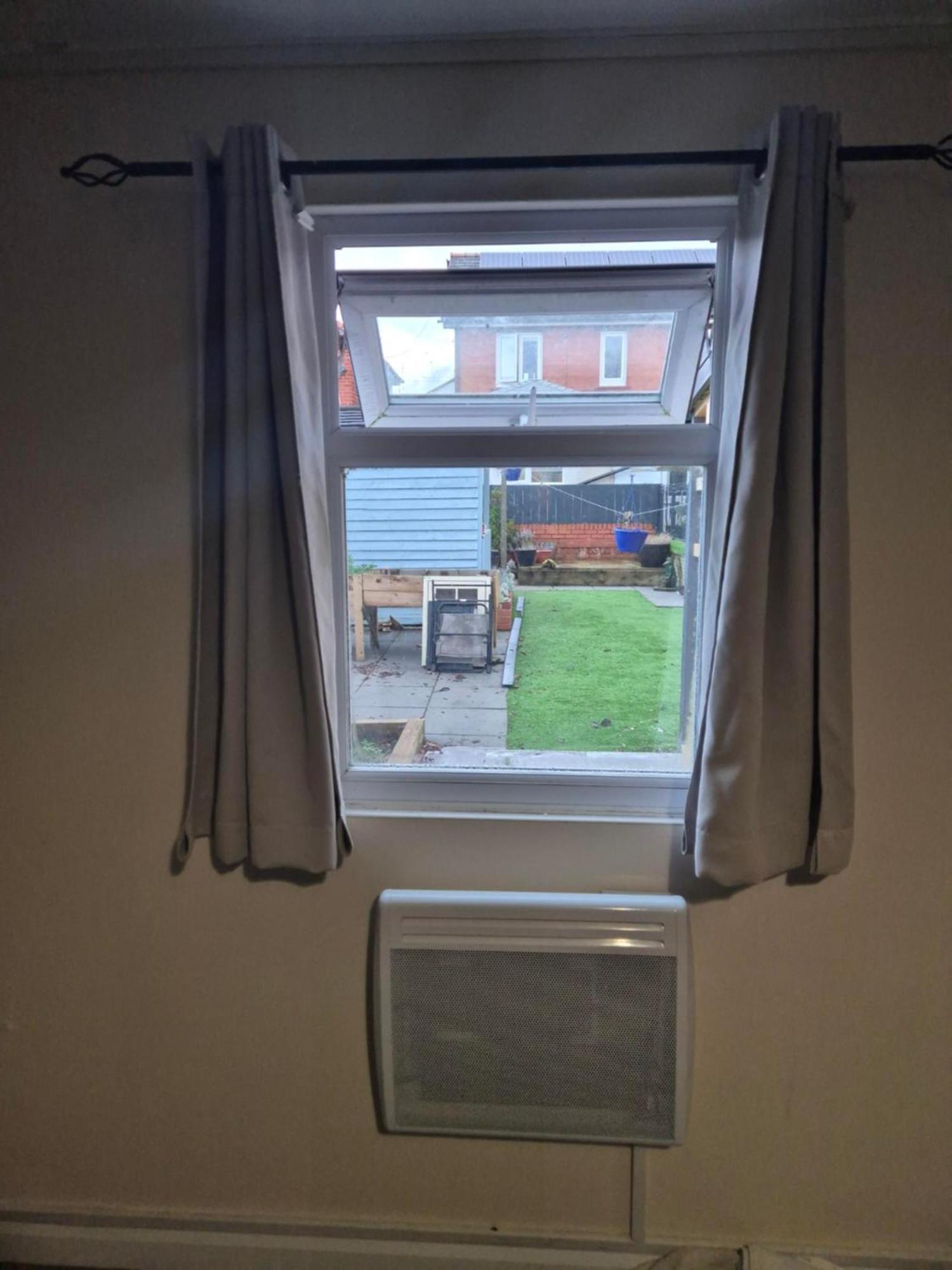 Accomadation Wrexham Dış mekan fotoğraf