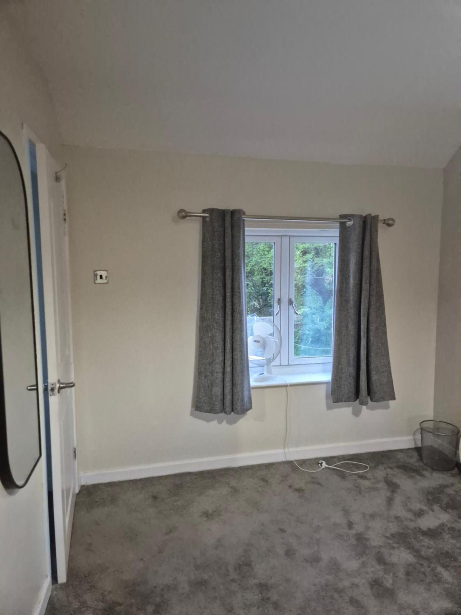 Accomadation Wrexham Dış mekan fotoğraf